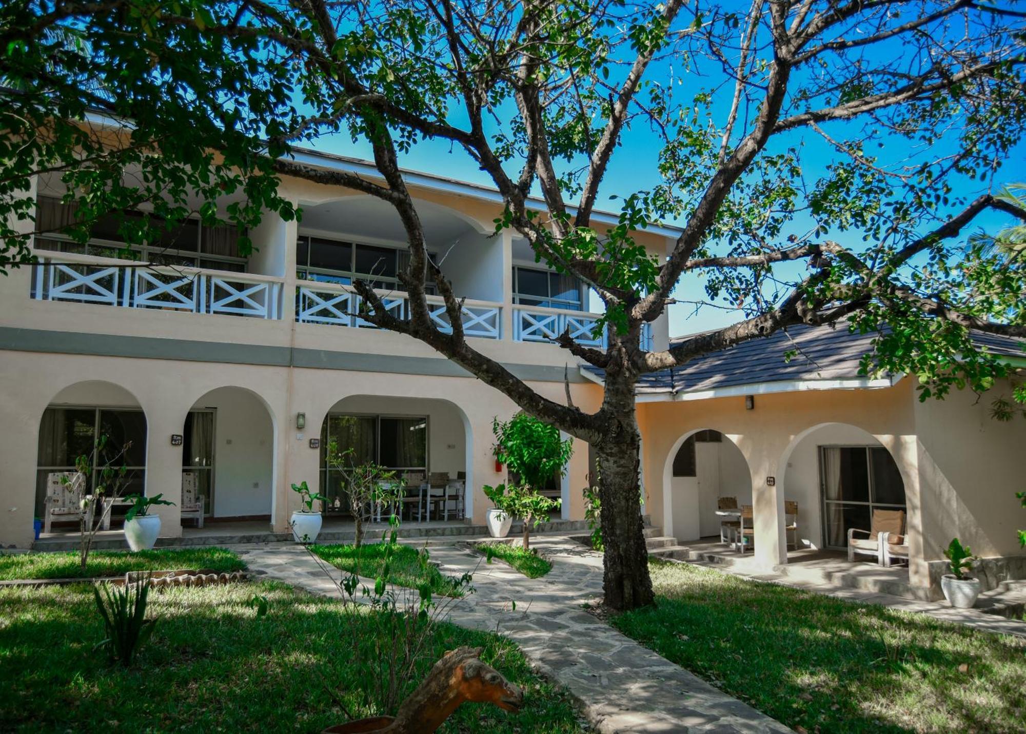 Coral Beach Resort Diani Beach Exterior foto